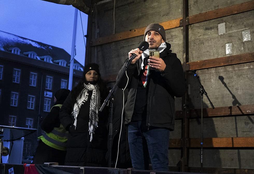 Saleh Eleyan addressing crowd at Copenhagen protest march.
