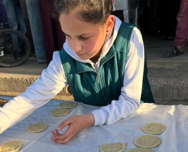 Girl making the pastry qatayef.